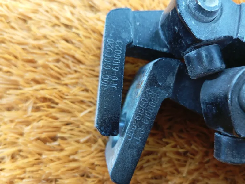 Петля двери