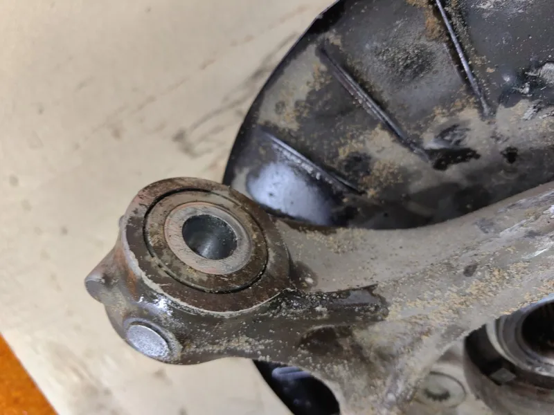 Кулак поворотный