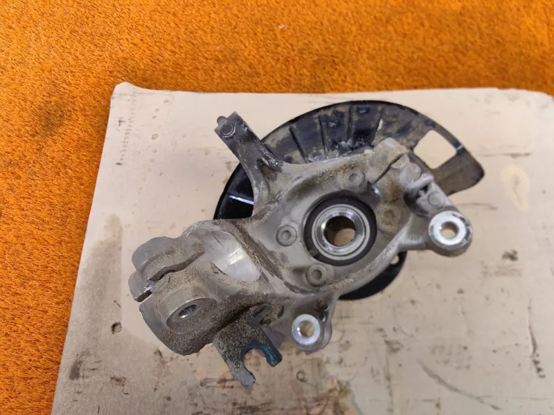 Кулак поворотный