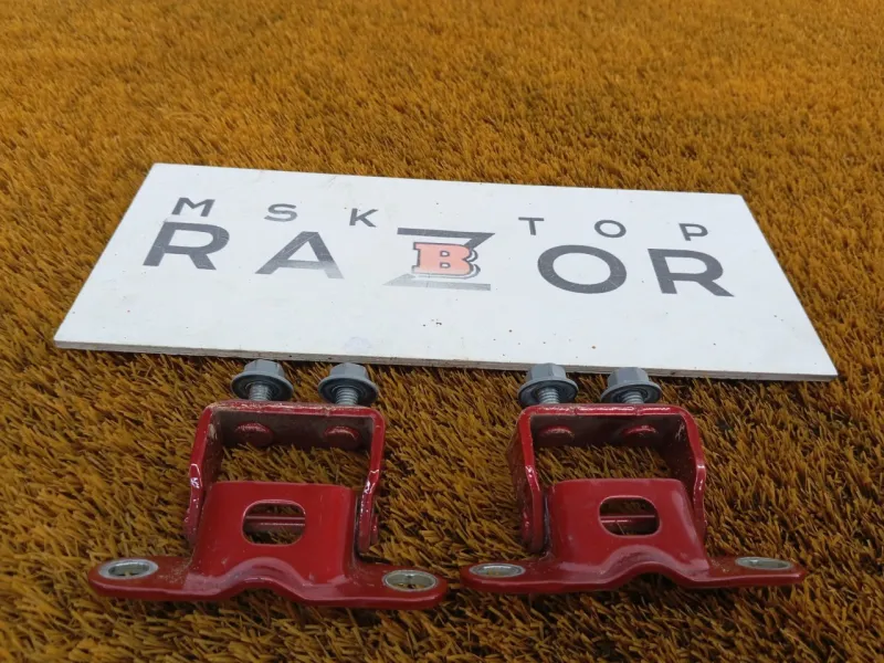 Петля двери багажника