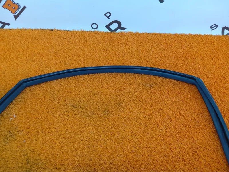 Уплотнитель стекла двери