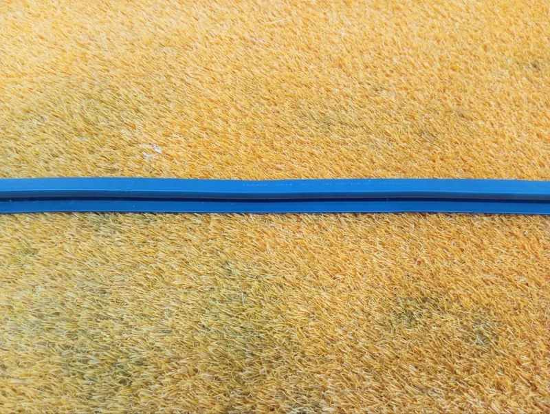 Уплотнитель стекла двери