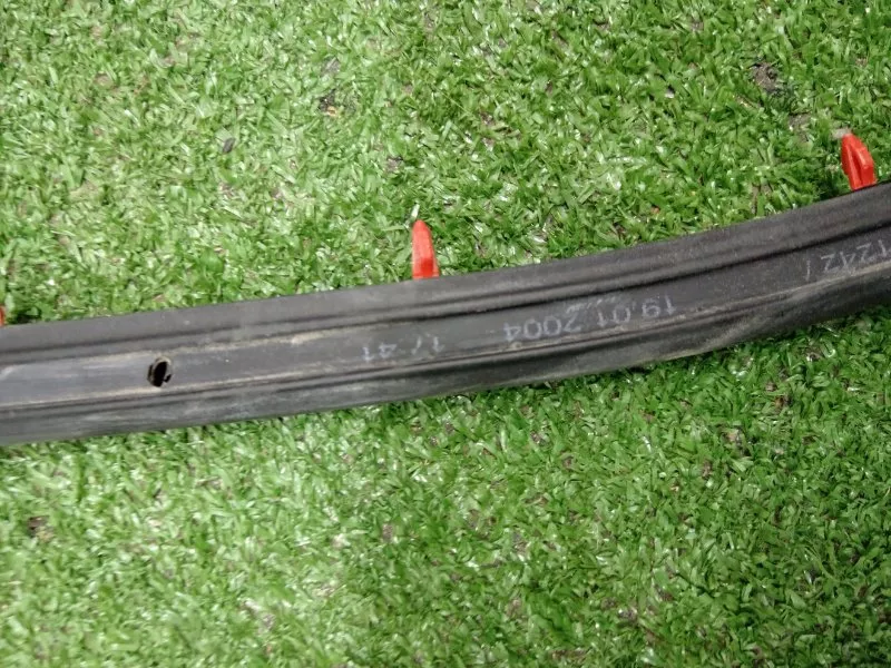 Уплотнительная резинка боковой двери