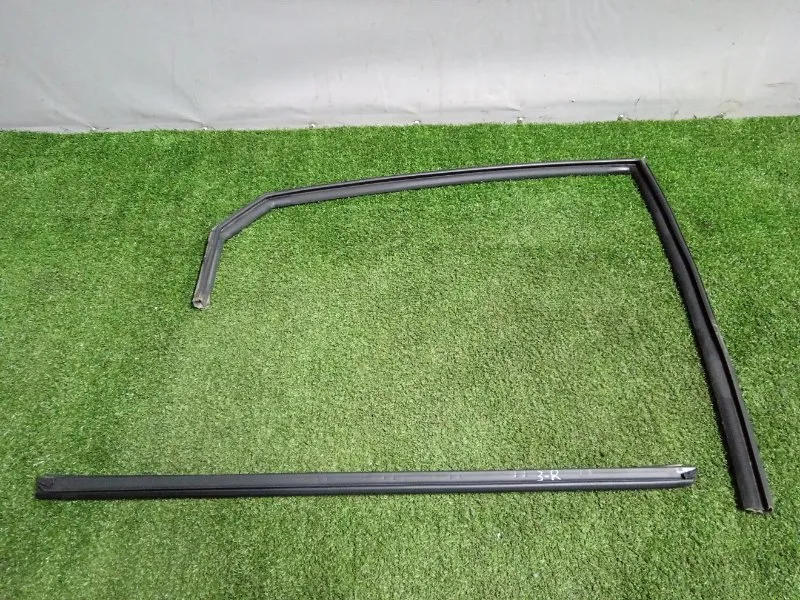 Уплотнитель стекла двери