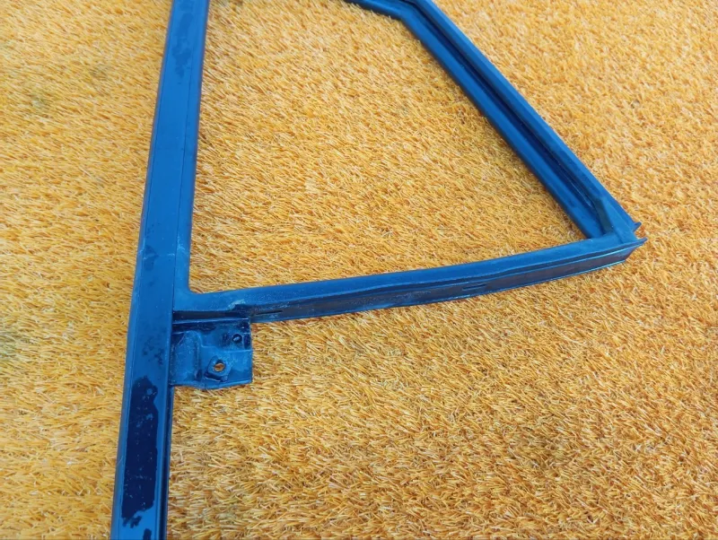 Уплотнитель стекла двери