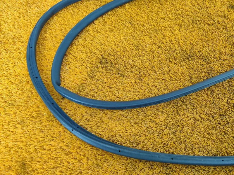 Уплотнитель двери