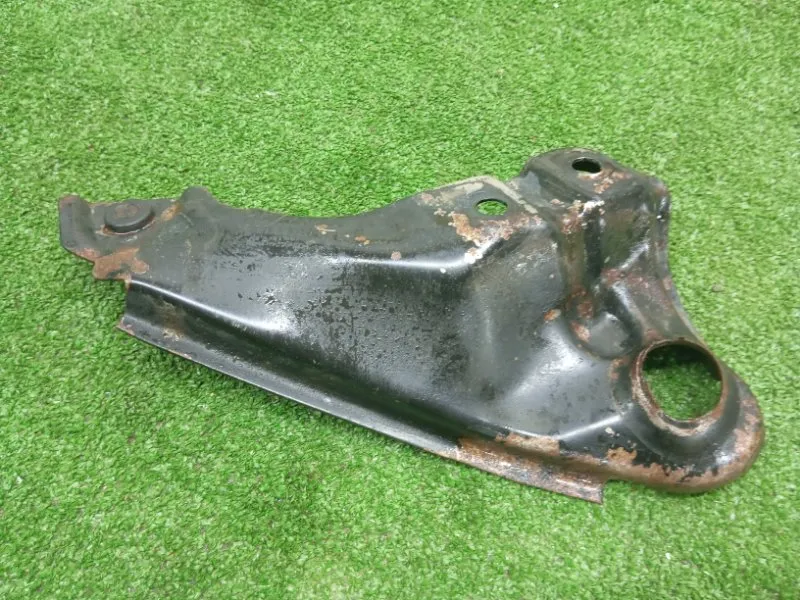 Крепление глушителя