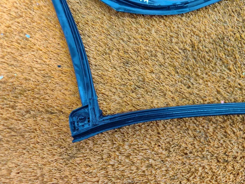 Уплотнитель двери