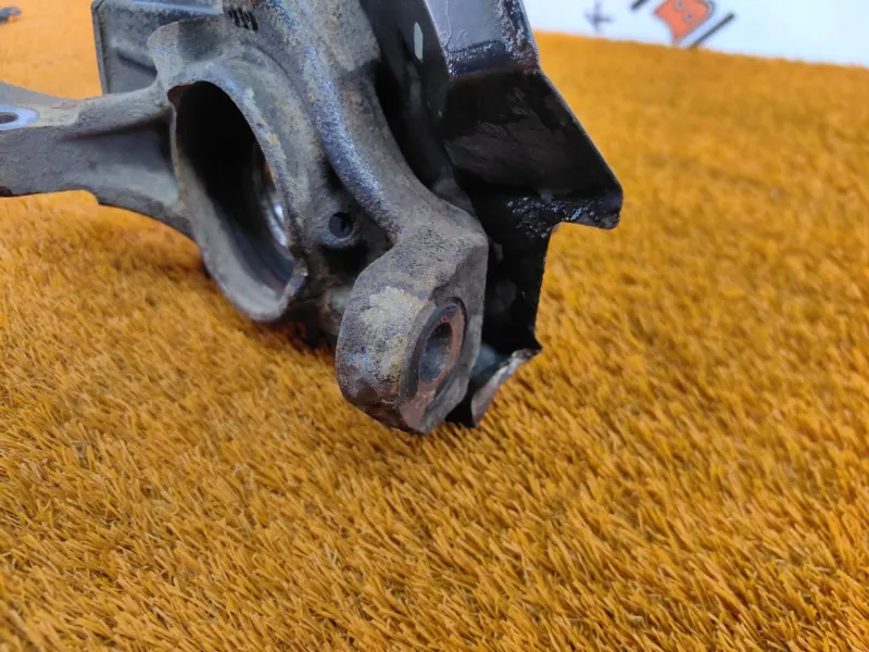 Кулак поворотный