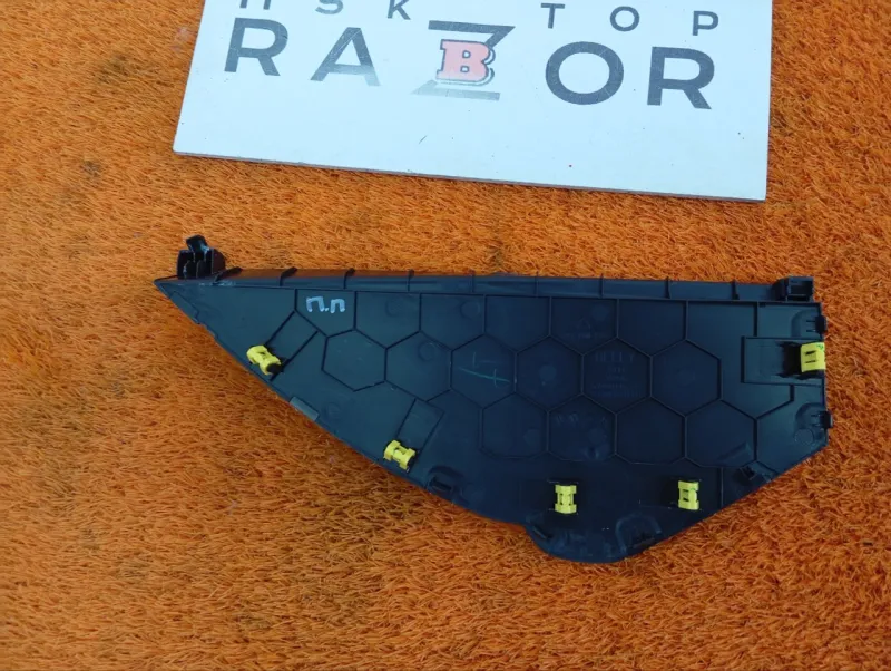 Накладка на торпедо