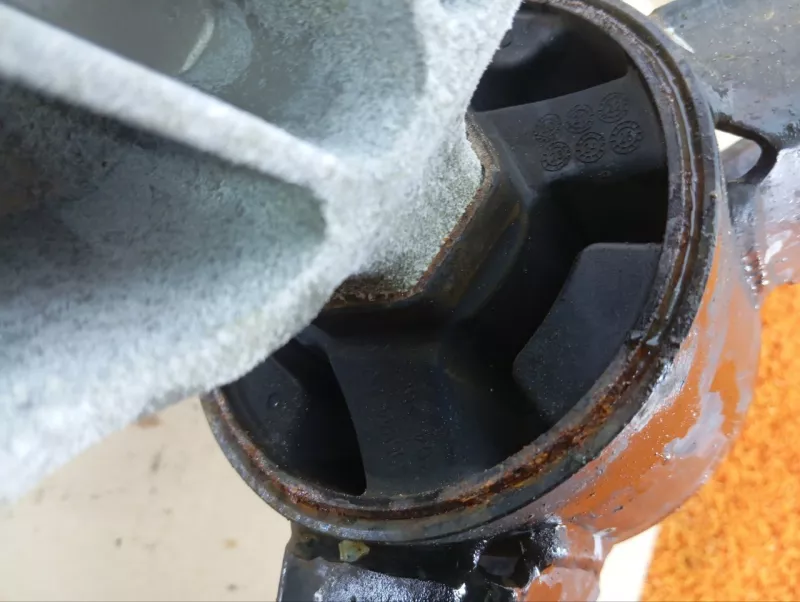 Опора двигателя