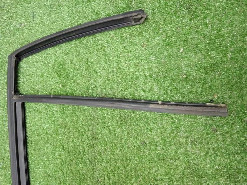 Уплотнитель стекла двери