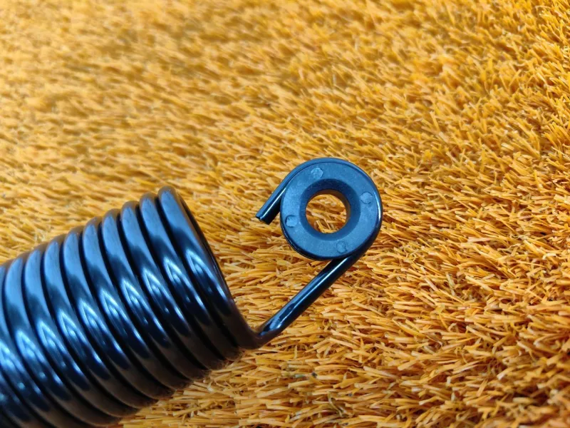 Пружина крышки багажника