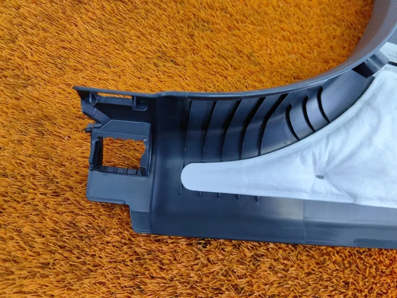 Обшивка центральной стойки