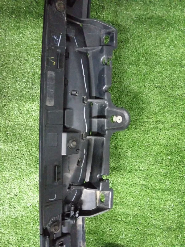 Кронштейн спойлера двери багажника