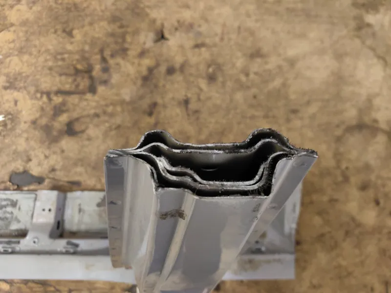 Порог с центральной стойкой