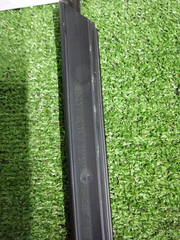 Уплотнитель стекла двери