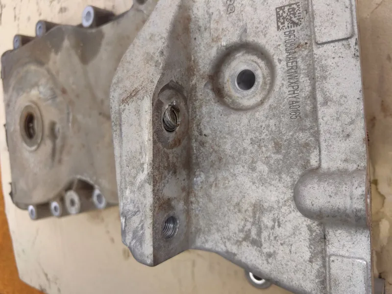 Крышка двигателя передняя