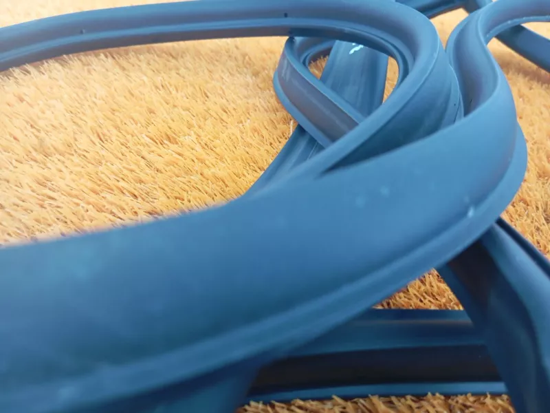 Уплотнитель двери