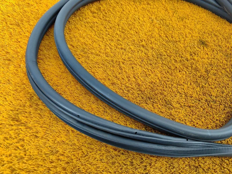 Уплотнитель проема двери