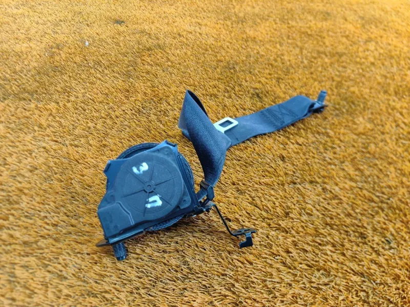 Ремень безопасности