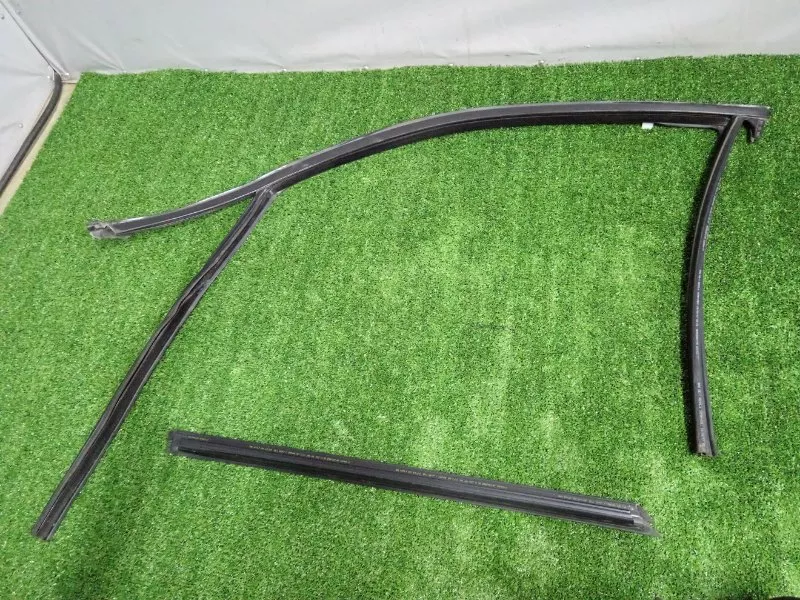 Уплотнитель стекла двери