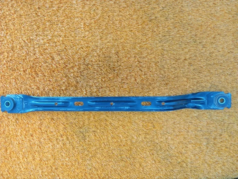 Крепление топливного бака