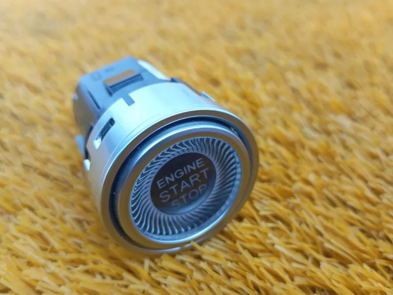 Кнопка запуска двигателя