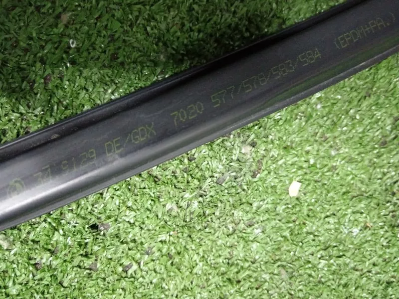 Уплотнитель стекла двери