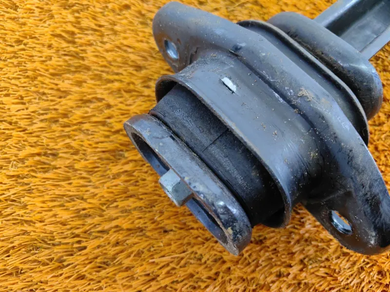 Подушка двигателя