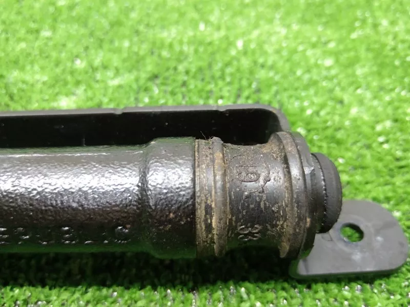 Демпфер крышки багажника