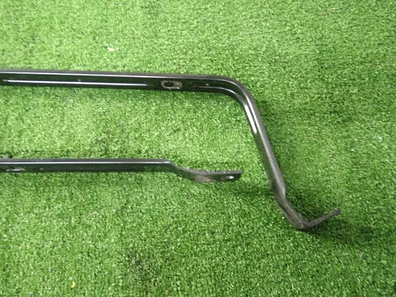 Крепление топливного бака