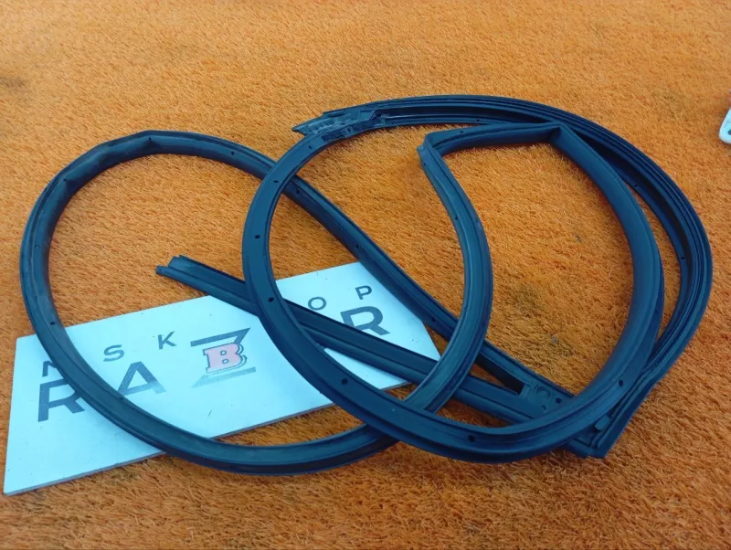 Уплотнитель двери