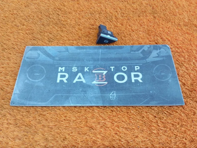 Кнопка стояночного тормоза