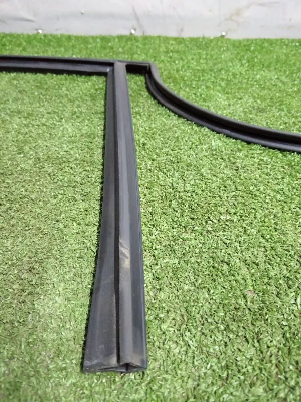 Уплотнитель стекла двери