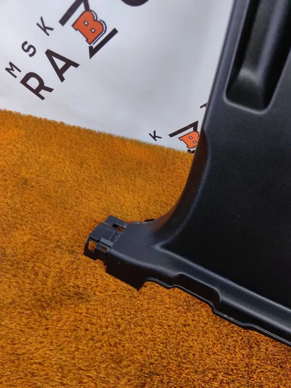 Обшивка центральной стойки