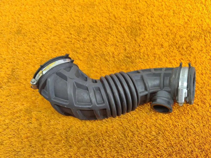 Патрубок воздушного фильтра