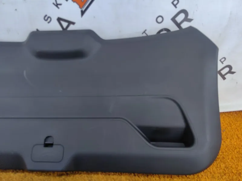 Обшивка двери багажника