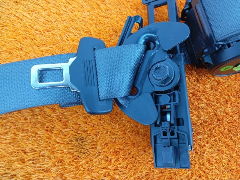 Ремень безопасности