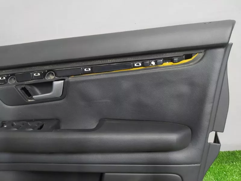 Обшивка двери Audi A4 2005 8E1867106В B7, передняя правая