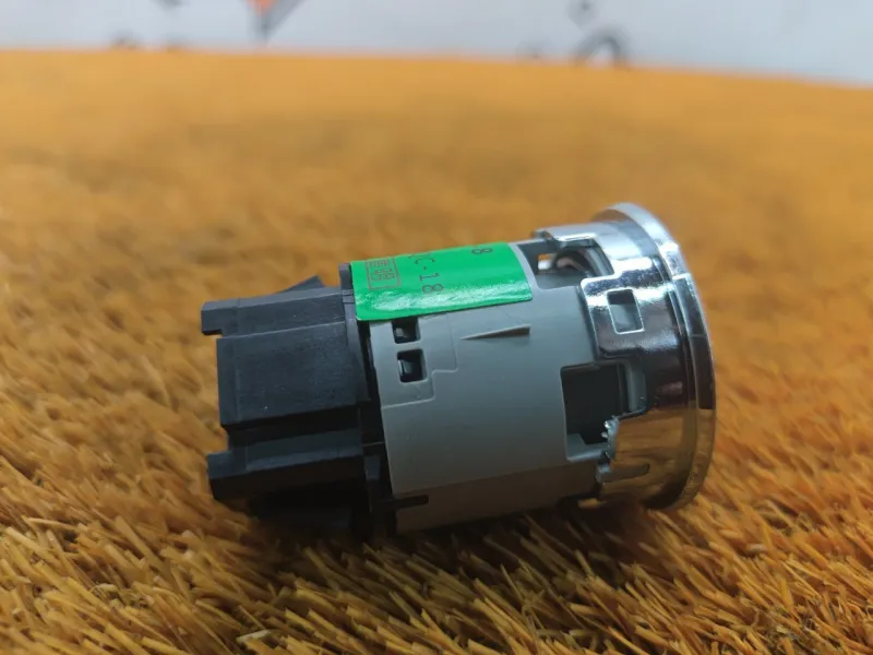 Кнопка запуска двигателя