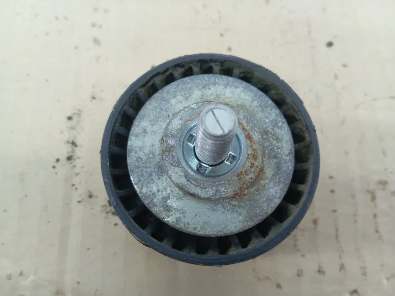 Ролик обводной навесного оборудования