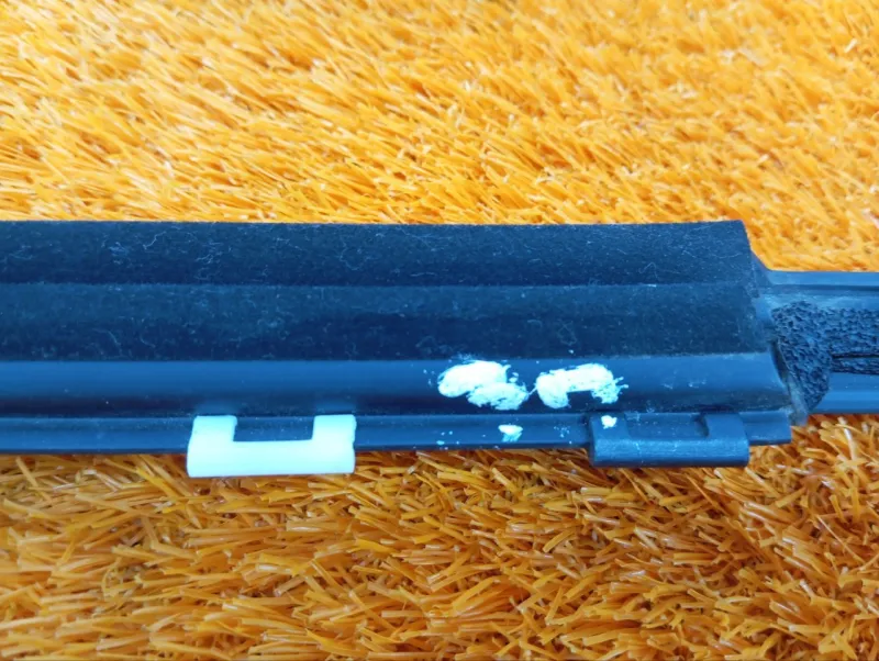 Молдинг стекла