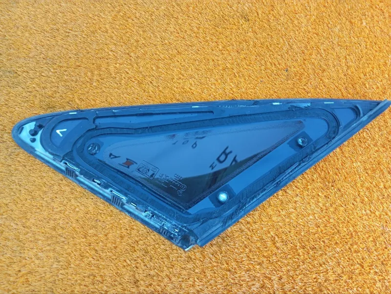 Форточка задняя