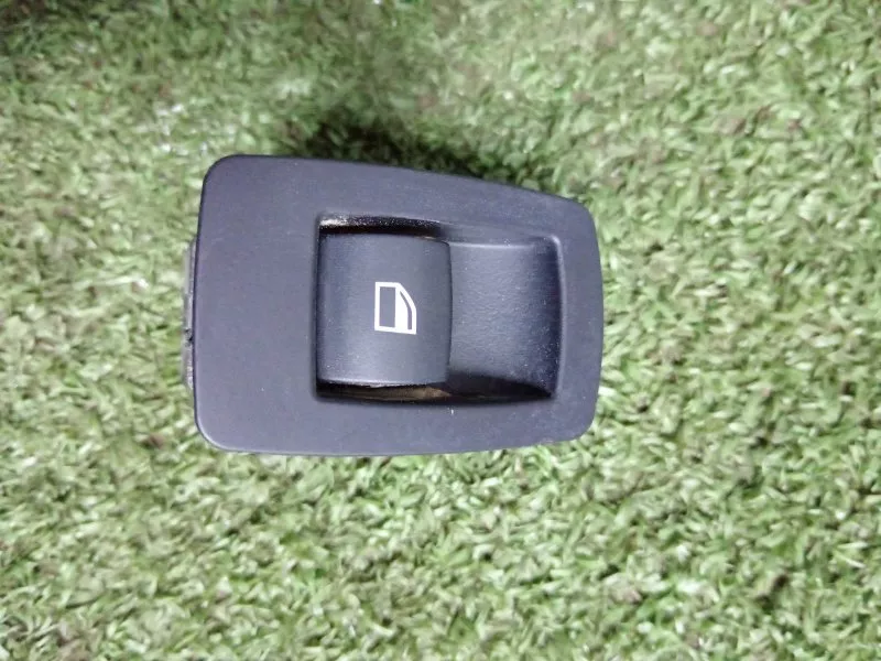 Кнопка стеклоподъемника