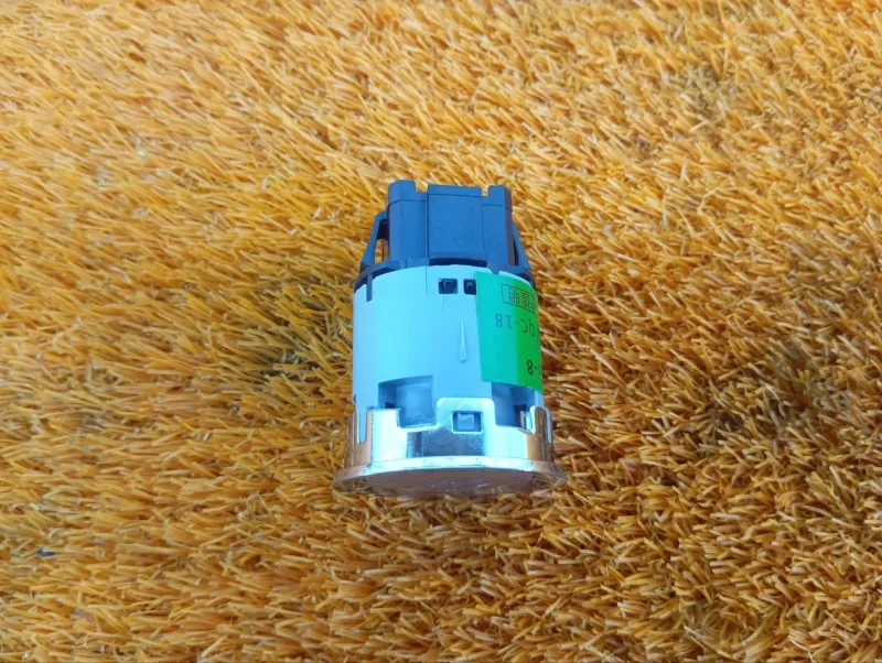 Кнопка запуска двигателя