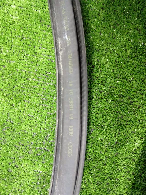 Уплотнитель двери