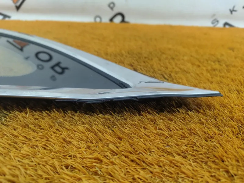 Форточка задняя