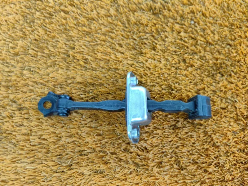 Ограничитель двери