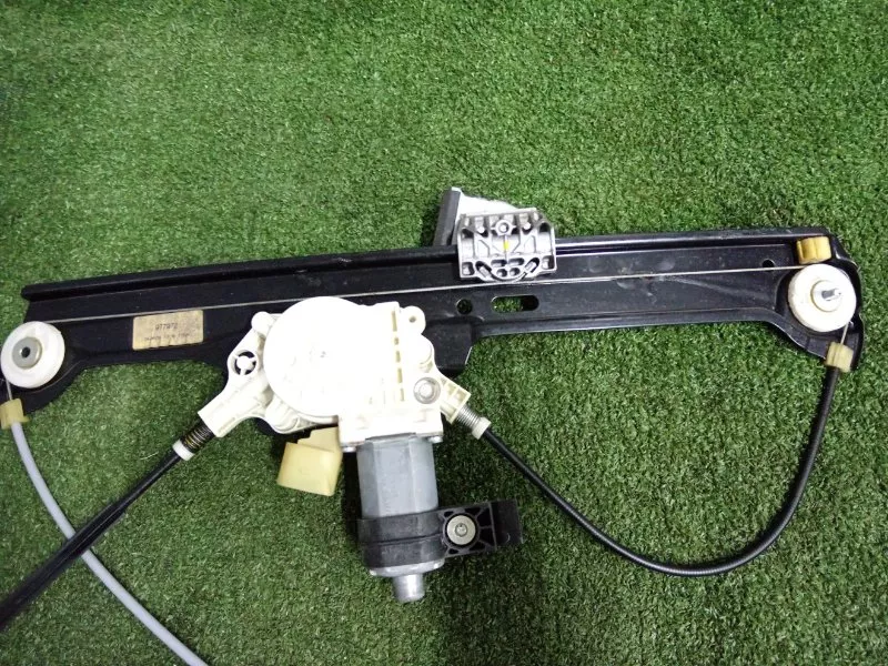 Стеклоподъемник BMW 5-Series 2006 51337184384 E60, передний правый